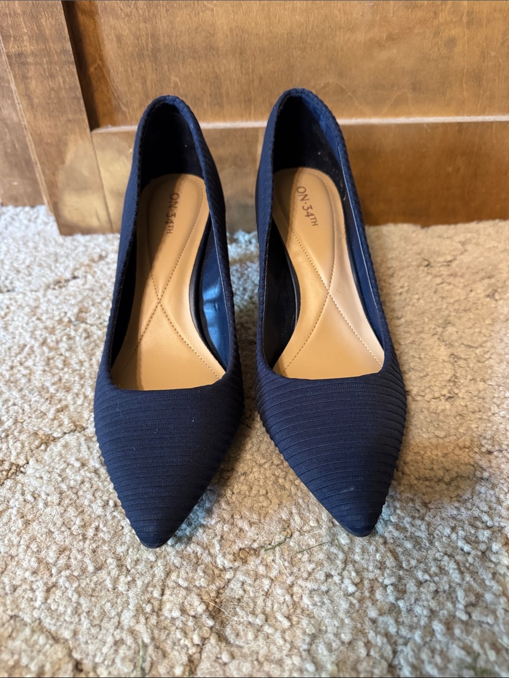 Classic Navy Pointed-Toe Pumps with Ribbed Upper